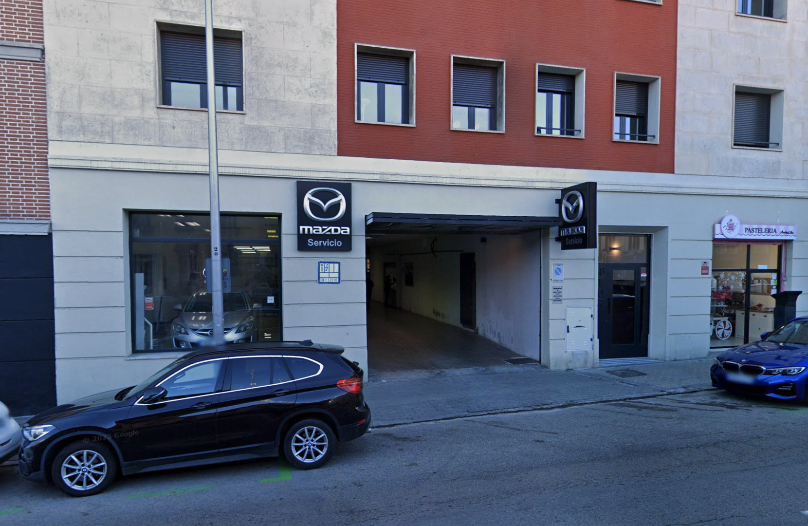 18 Avenida de los Toreros / Premises to let